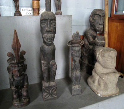 Statues, Lingga museum