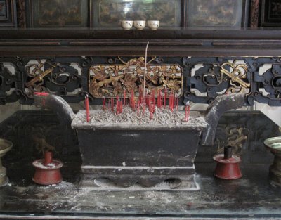 Incense urn
