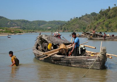 Gravel barge