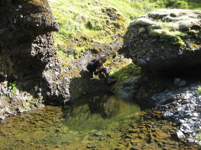 Egill að fylla brúsann