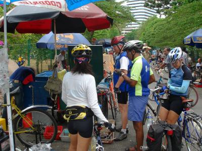 looking for bicycle parts at 'thieves market'