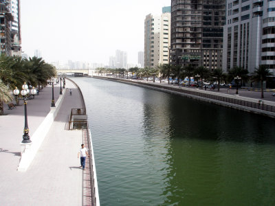 Al Qasba Canal 8.jpg