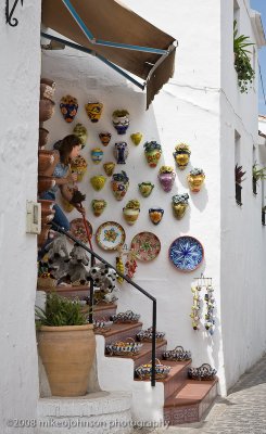 107Ceramics Decorate the homes.jpg