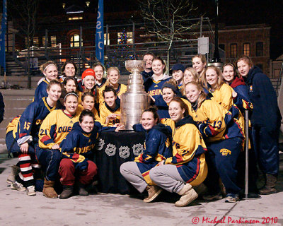 Queen's W-Hockey at Kingston Market Sq. 02-02-10