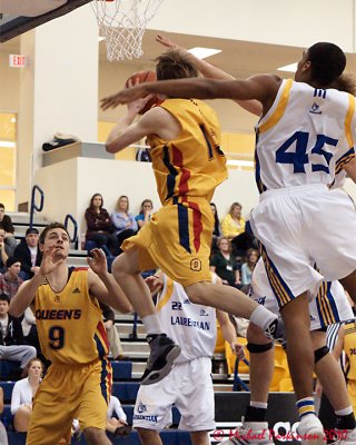 Queen's Vs Laurentian 04777 copy.jpg