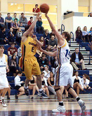 Queen's Vs Laurentian 04782 copy.jpg