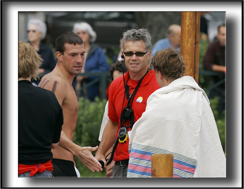 _MG_1973a  FRAN CRIPPEN VA SERRER LA MAIN DU DEUXIME PHILLIPPE DUBREUIL
