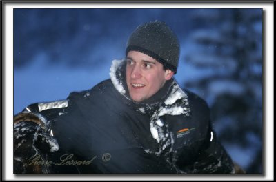 _MG_3032 .jpg  -  KEVIN LE SOIR SUR UNE MOTO-NEIGE  /  KEVIN AT NIGHT SIT ON A SNOW-MOBILE