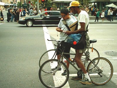 fietsers rond Library