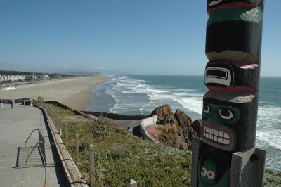beach - totem and waves