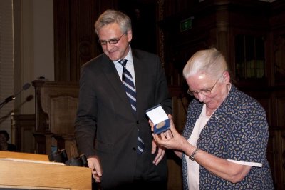 Minister-President Kris Peeters en Zr. Jeanne Devos