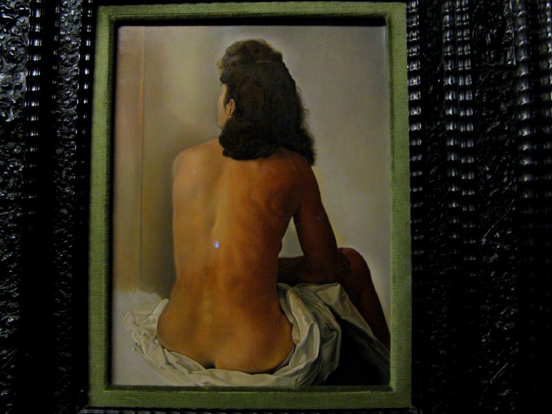 GALA de dos regardant un miroir invisible.  1960 GALA back watching a mirror invisible.1960