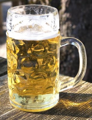 im Biergarten: eine Mass Bier / in the beergarden: a litre beer