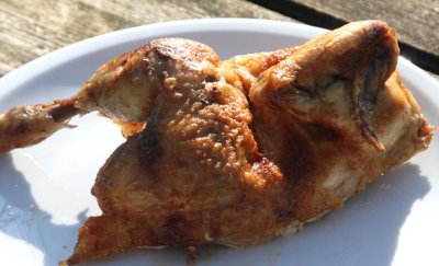 im Biergarten: Hendl / in the beergarden: roast chicken