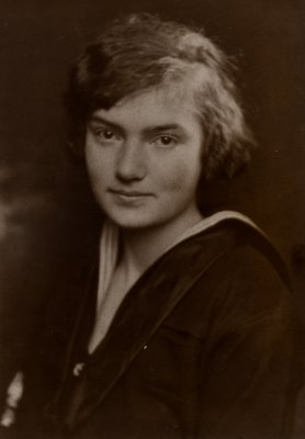 Bessie King (wife of Earling)