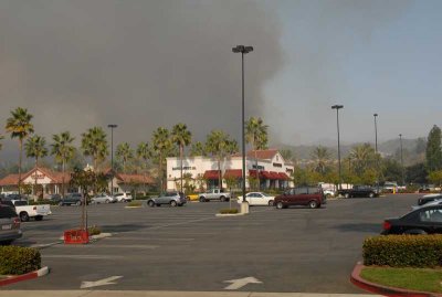 Fire behind Foothill Ranch from shopping Center