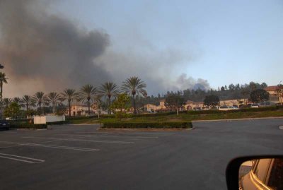 Fire behind Foothill Ranch from shopping Center