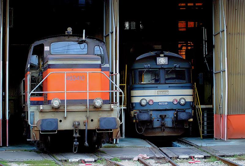 The BB63410 and the BB67268 having a rest at Avignon depot.