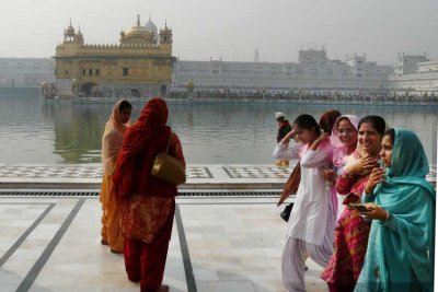 AMRITSAR-GOLDEN-TEMPLE3.jpg