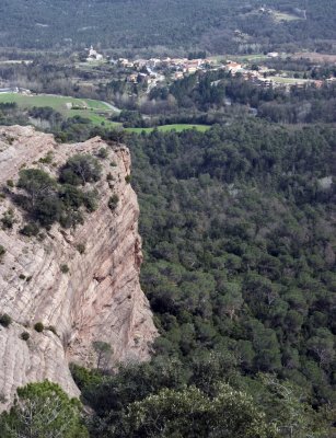 8472-LOOKING-BACK-AT-VILLAN.jpg