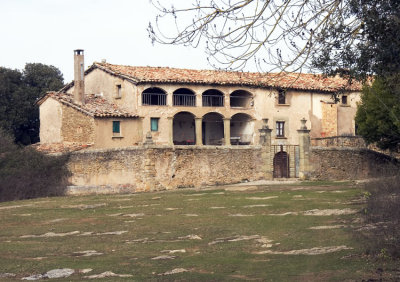 8491-FARMHOUSE-NEAR-TAVERNO.jpg