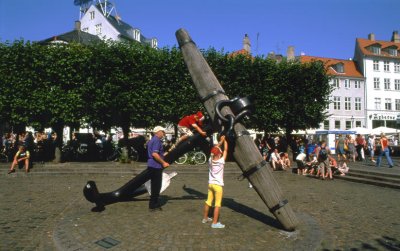 An anchor from a 19th century sailing vessel has been transformed into a monument to the victims of World War 2.