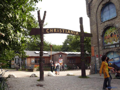 To the entry of Christiania.