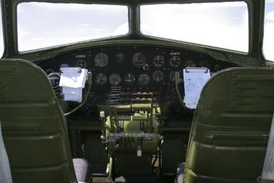 g3/14/296714/3/57993739.b_17_cockpit.jpg