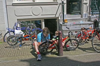 Beau van Erven Dorens  als fietsenmaker