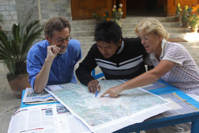 Dick, Lobsang and Annemiek, planning our Kathmandu Valley trekking