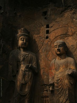 1,500 yrs old stone buddhas