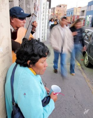 2010_03_30 Ojos Azules street music in Arequipa