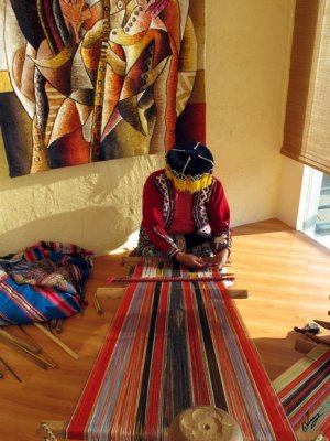 2010_04_12 Weavers at SOL Alpaca - Live Window Display