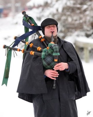 2008_04_05_Bagpipes in the snow