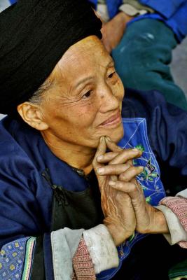 Elder during work with pyracantha. Horseneck, China.