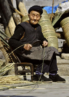 Splitting bamboo for basket making. Dehang Village, China.