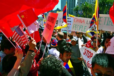 Tibetans keeping line between Chinese supporters of the olympics and Tibetan protesters.