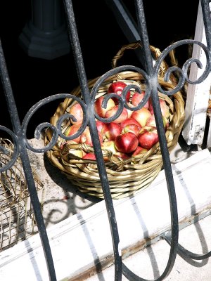 Montreal Window Apple Basket