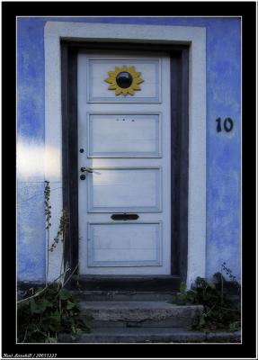 20051227 - Blue door -
