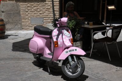 hello kitty vespa.JPG