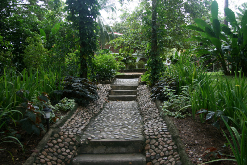 Grounds of the duPlooys Lodge