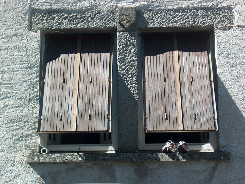 Shutters and Shoes, Salers 2005
