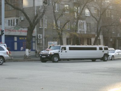 Another stretched Hummer wedding limo