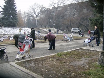 Popular gathering place for babies, buggies and parents