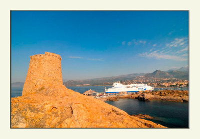 La tour gnoise de L'ile rousse