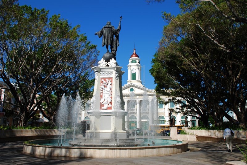 Mayaguez: Plaza and City Hall