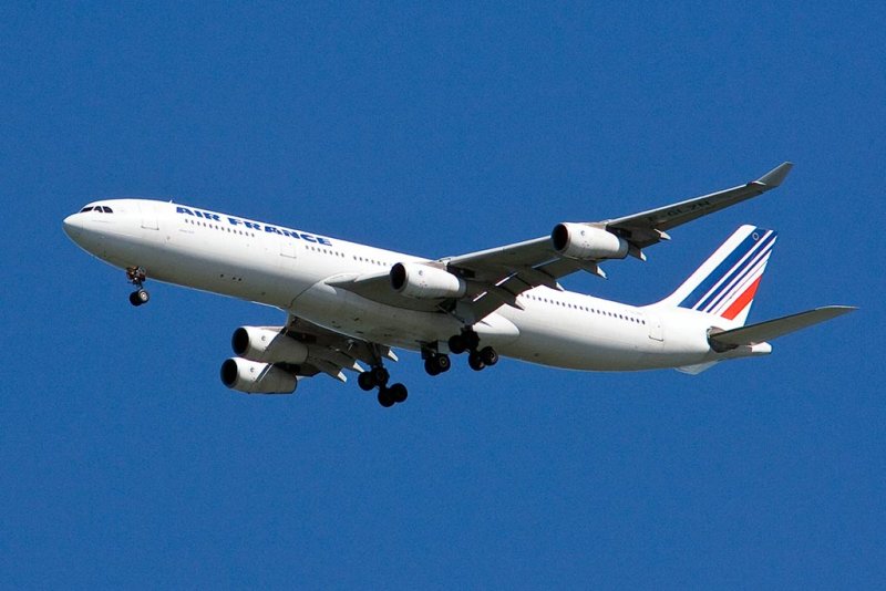3/13/2010  Air France Airbus A340-313X F-GLZN