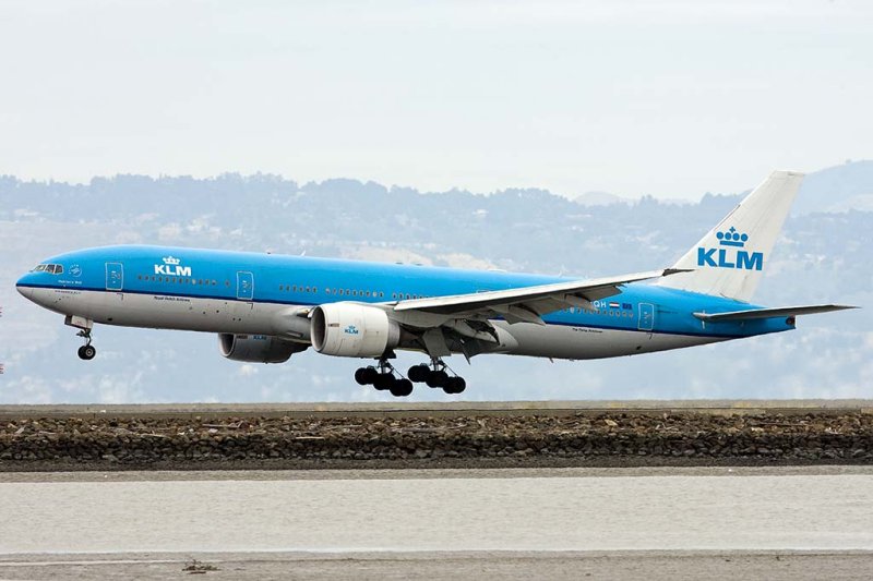 6/4/2010  KLM - Royal Dutch Airlines Boeing 777-206/ER PH-BQH