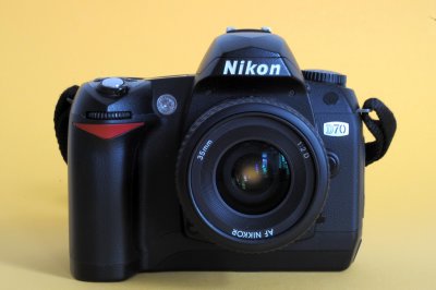 Nikon D70 with Nikkor 2,0/35mm AF