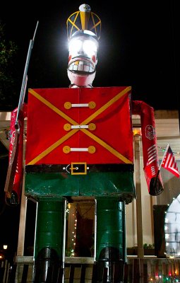 Giant Toy Soldier for Christmas _MG_4581.jpg